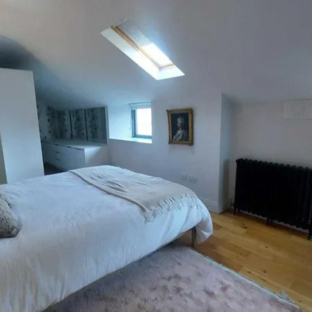 Stunning Unique & Elegantly Refurbed Seafront 2bd Сasa de vacaciones Dublín