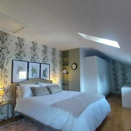 Stunning Unique & Elegantly Refurbed Seafront 2bd دبلن