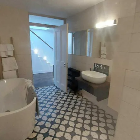 Сasa de vacaciones Stunning Unique & Elegantly Refurbed Seafront 2bd
