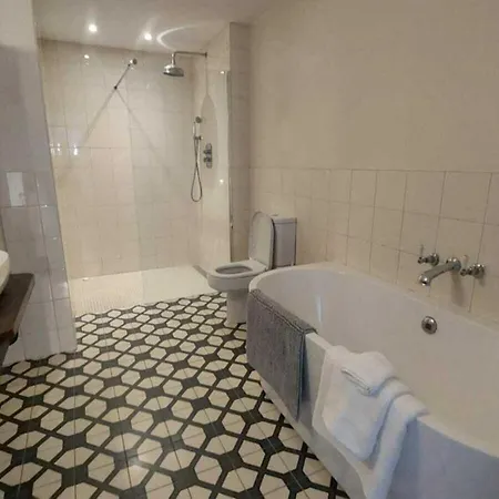 Nyaraló Stunning Unique & Elegantly Refurbed Seafront 2bd Dublin