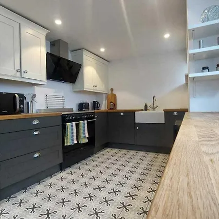 Stunning Unique & Elegantly Refurbed Seafront 2bd Dublín