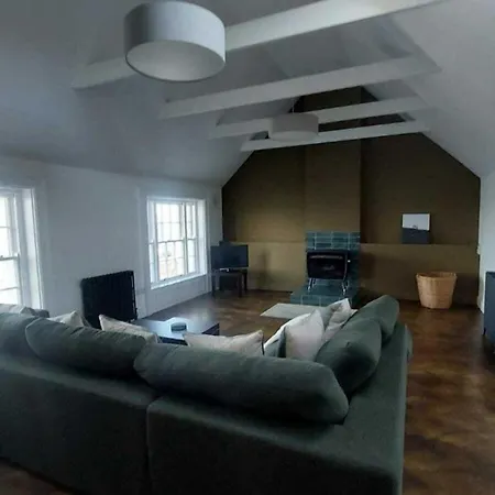 Stunning Unique & Elegantly Refurbed Seafront 2bd Holiday home